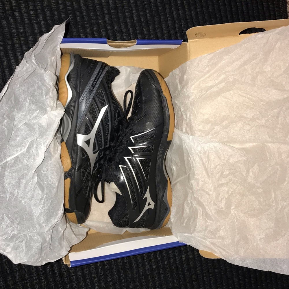 Mizuno volleyball shoes
